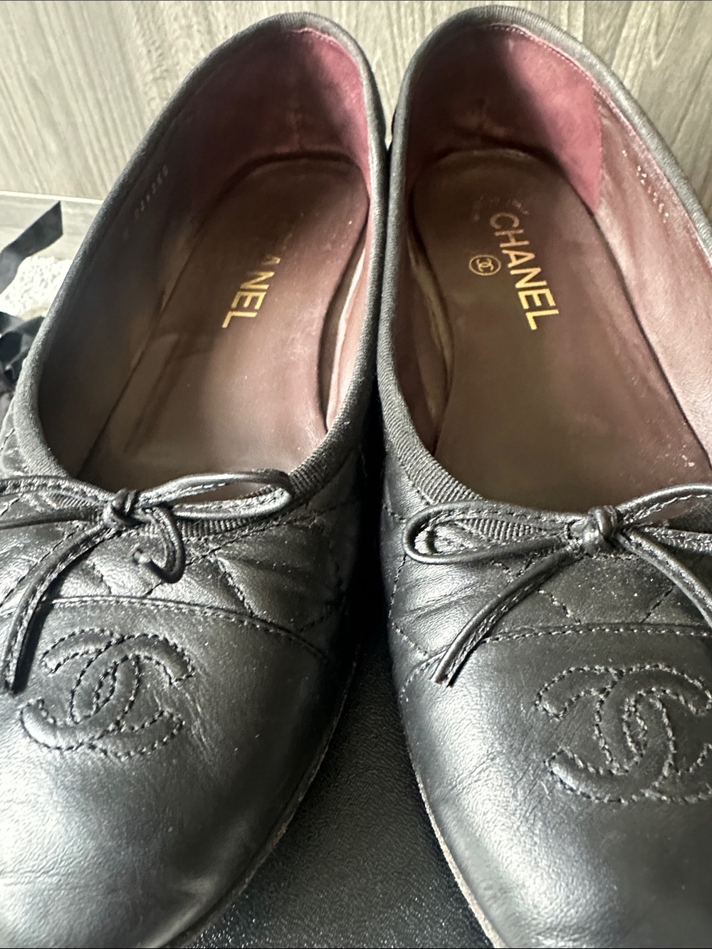 CHANEL Black Quilted Leather Ballet Flats with CC Motif - Picture 5 of 8